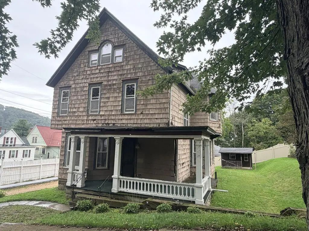215 Innis Street , Oil City