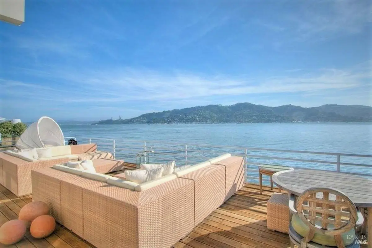 55 W Shore Rd, Belvedere