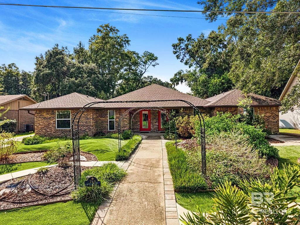 7 & 9 N Grand Boulevard, Fairhope