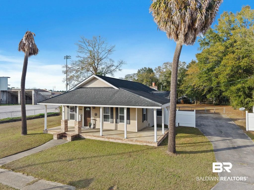 1705 Poplar Street, Flomaton