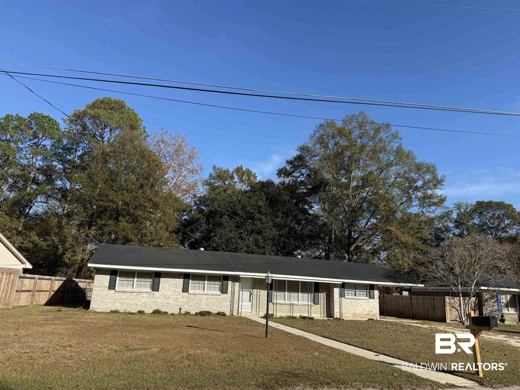 114 Spruce Avenue, Brewton