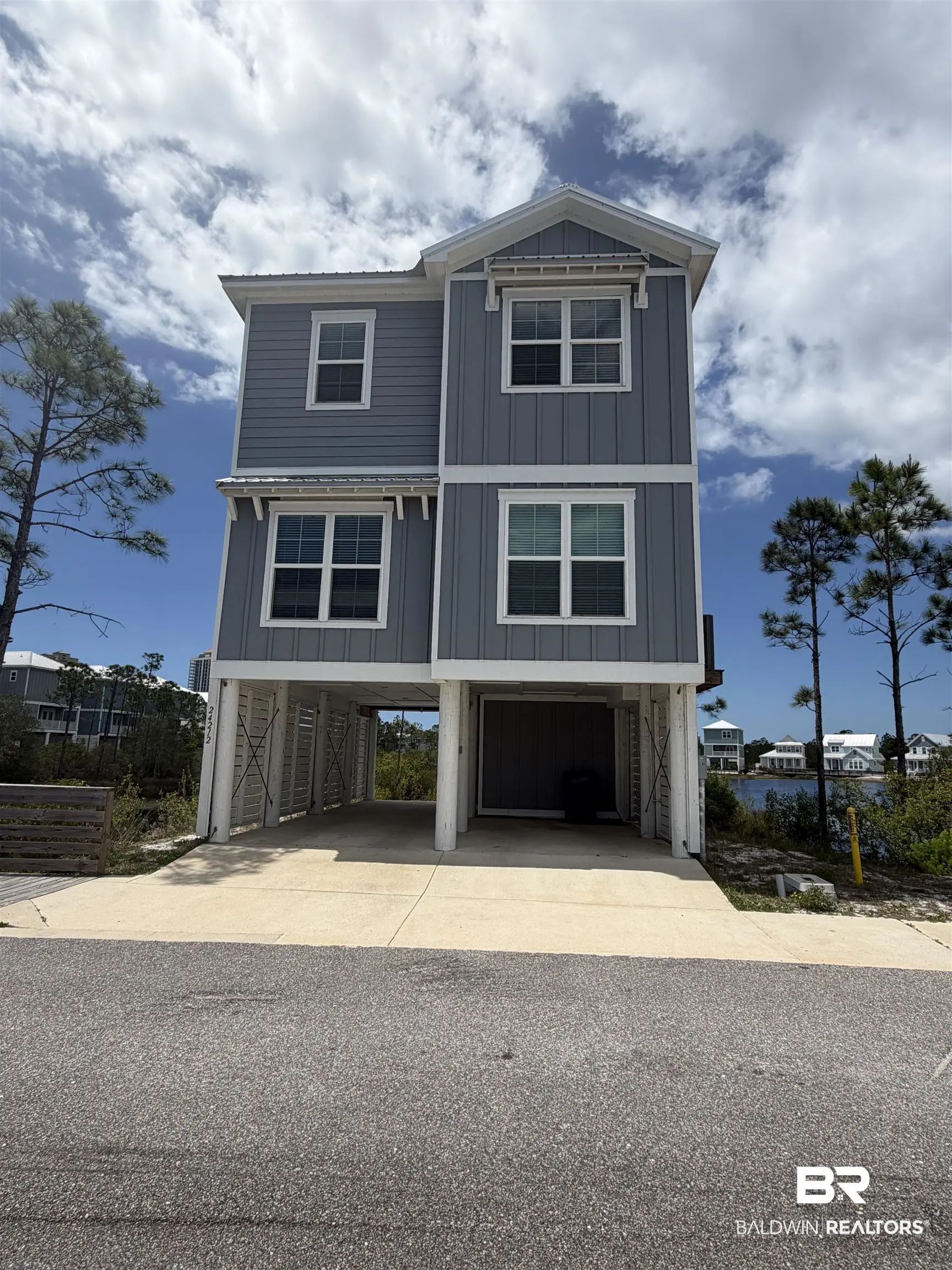 Photo of Listing #395780