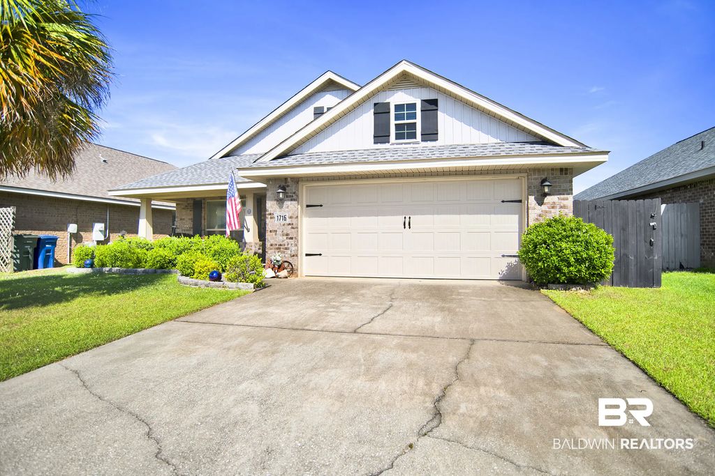 1716 Arcadia Dr, Foley