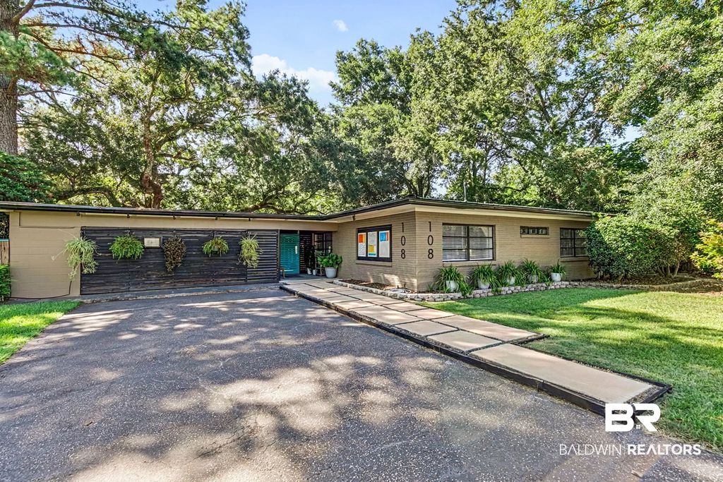 108 Hospital Drive, Fairhope