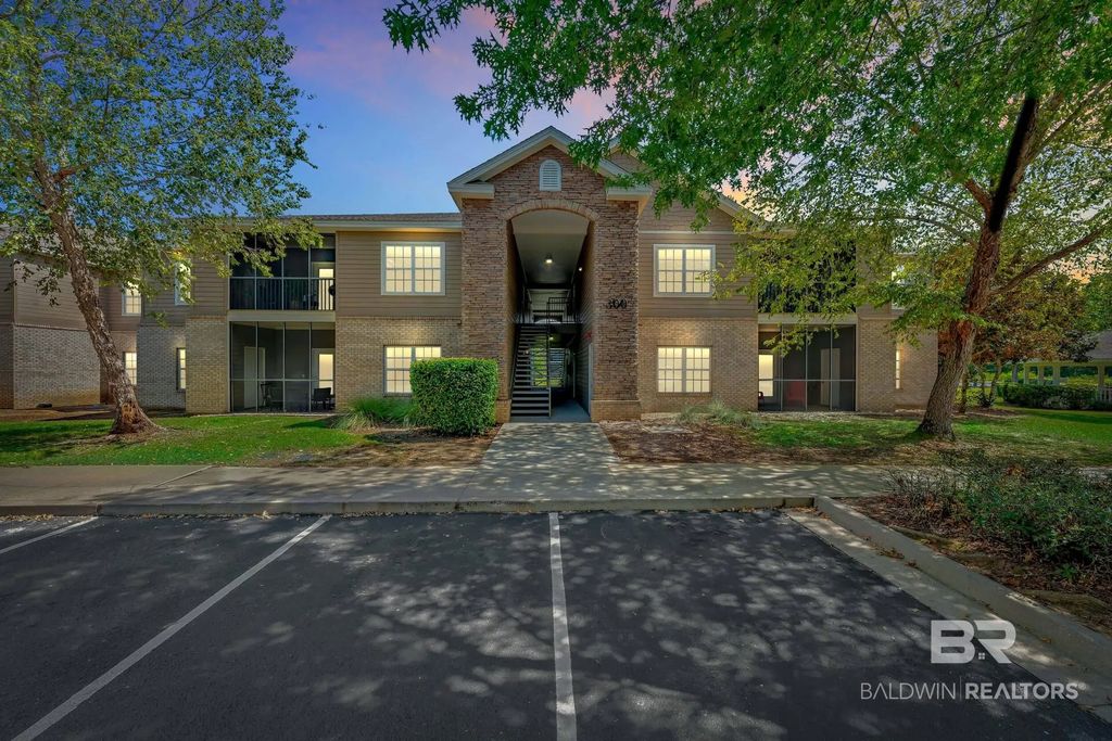 450 Park Avenue Apt 302, Foley