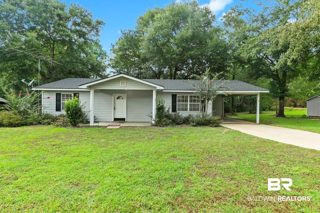 106 Holly Hill Drive, Brewton