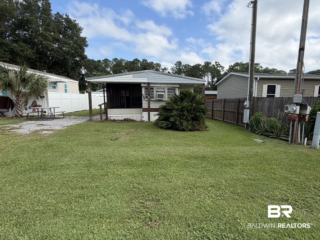 701 Escambia Loop, Lillian