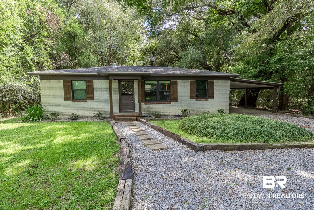 556 Middle Street, Fairhope