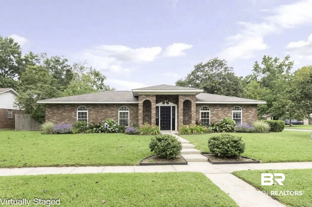 2300 E Christopher Drive E, Mobile
