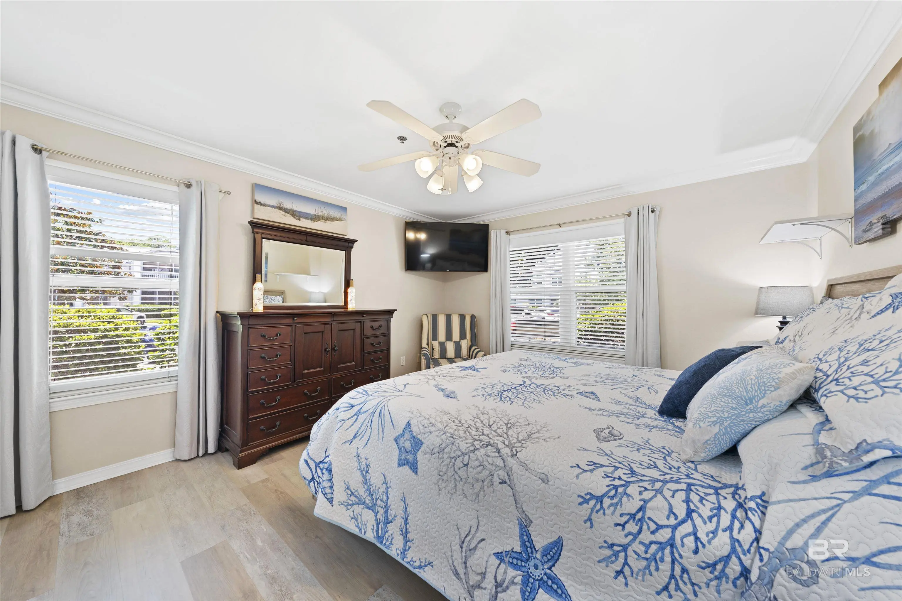 Photo of Listing #382683