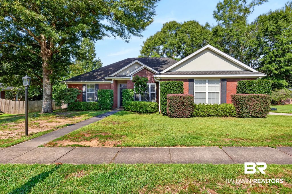 1628 Ashmoor Dr, Mobile
