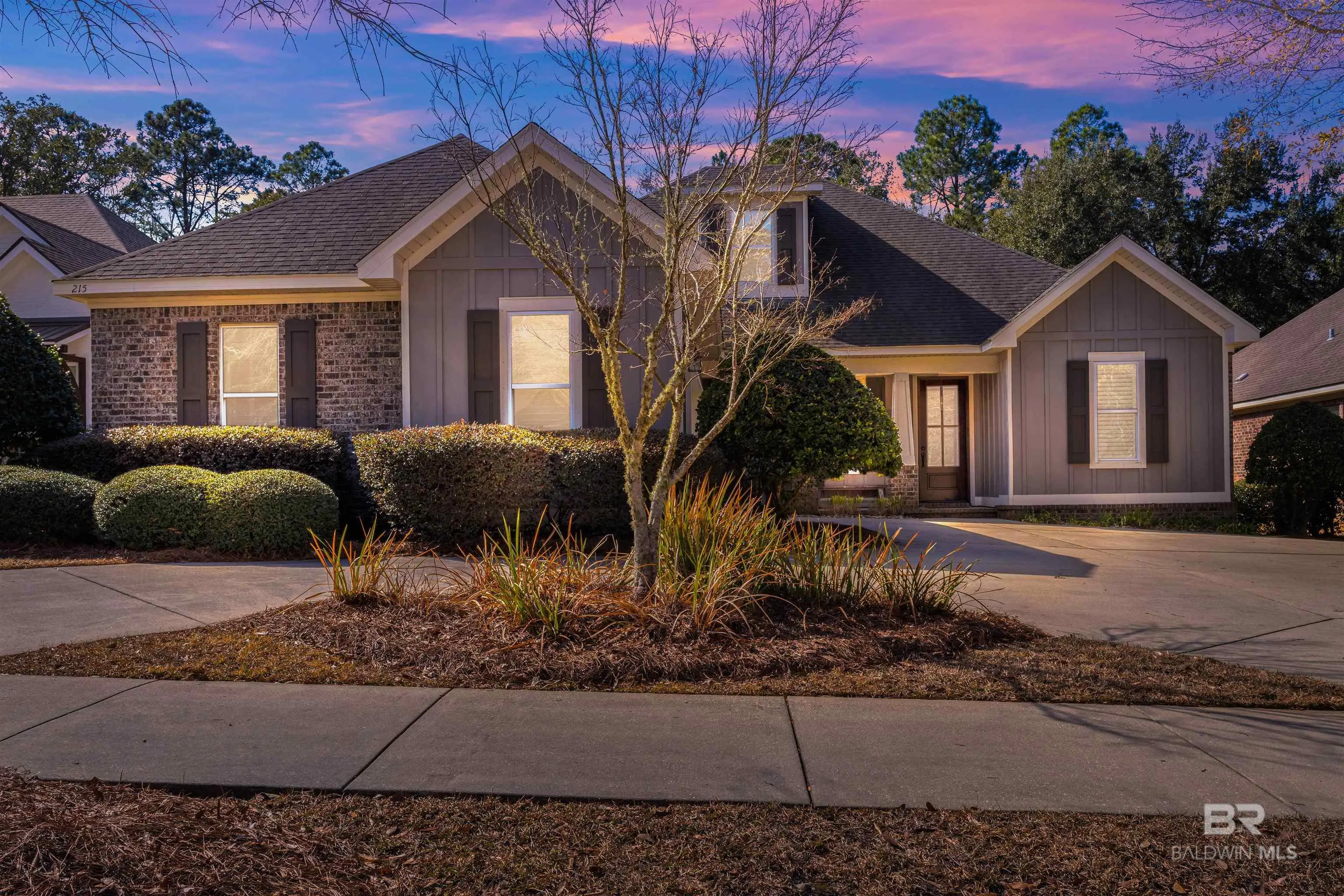 Photo of Listing #391570