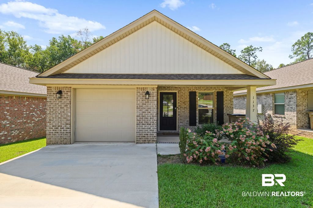 1137 S Forest Glen Drive, Mobile
