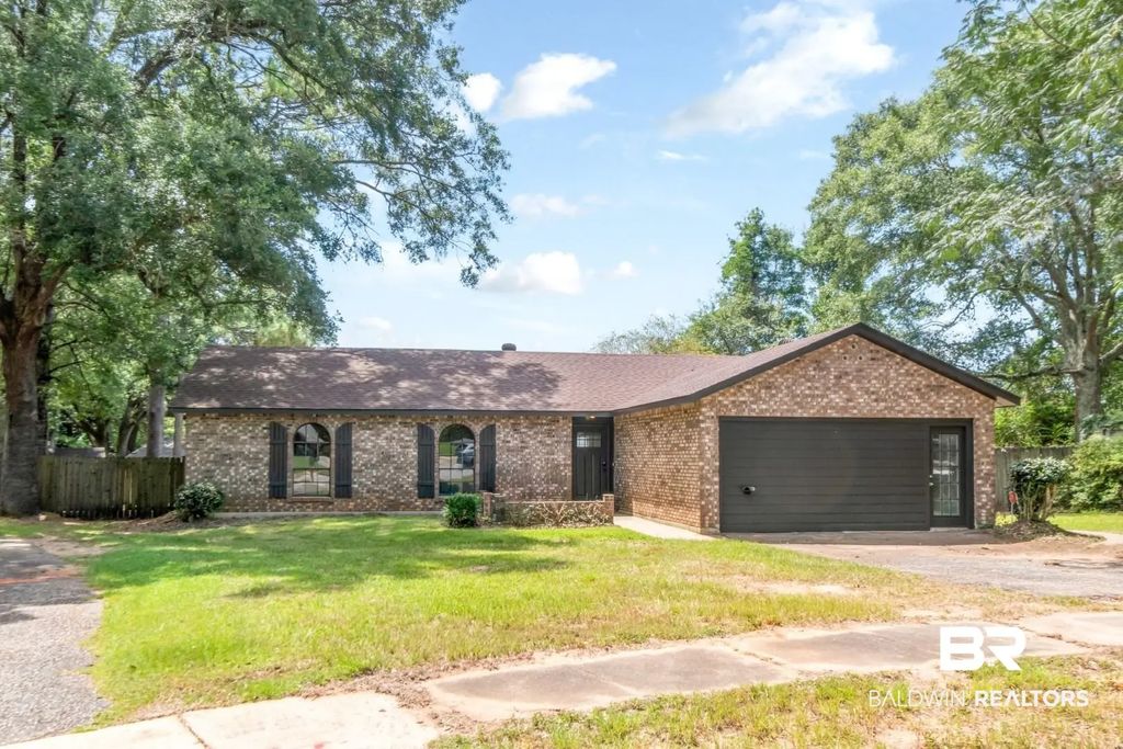 5805 Holly Hill Court, Mobile