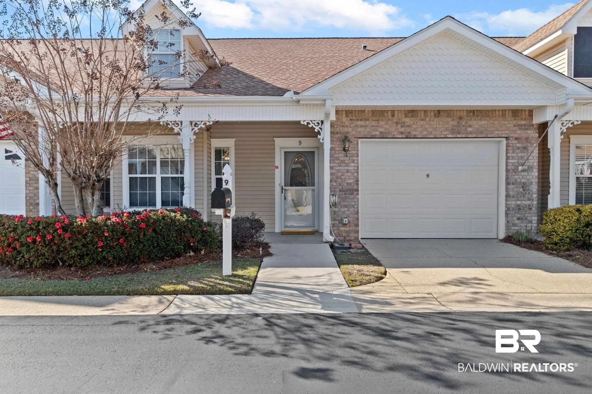 Photo of Listing #390760