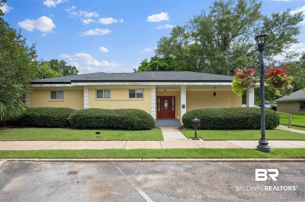225 W Laurel Avenue, Foley