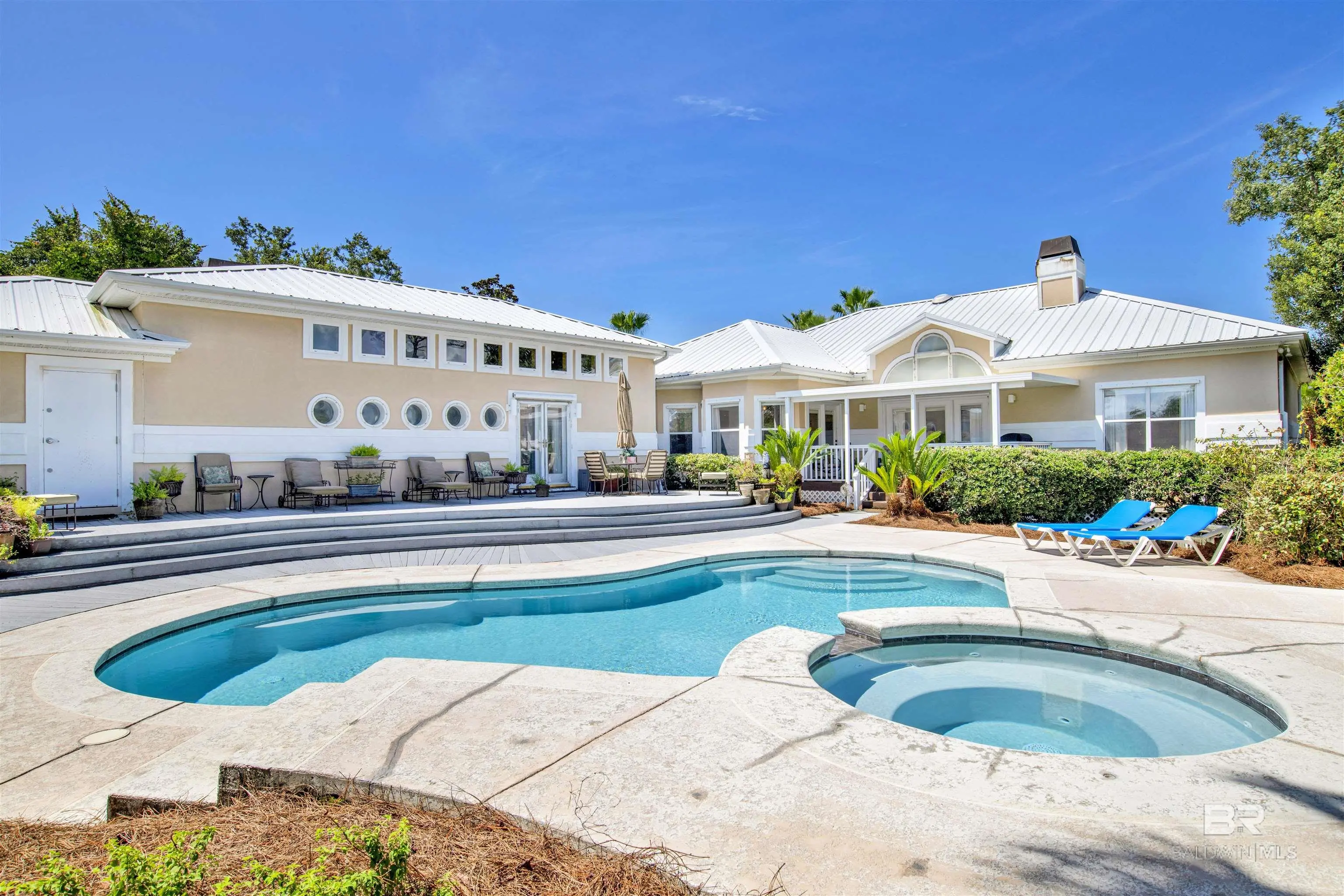 Photo of Listing #373254