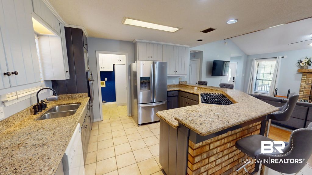 2721 East Road, Mobile