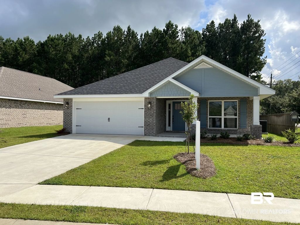 604 Mayflower Drive, Foley