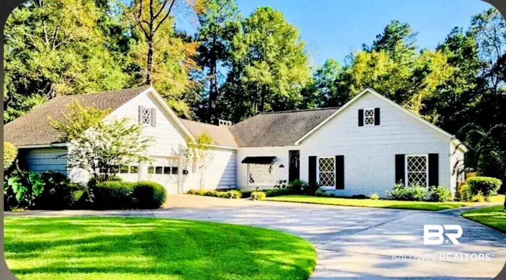 607 Edgewood Dr, Brewton
