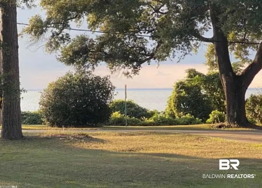 555 S Mobile Street, Fairhope