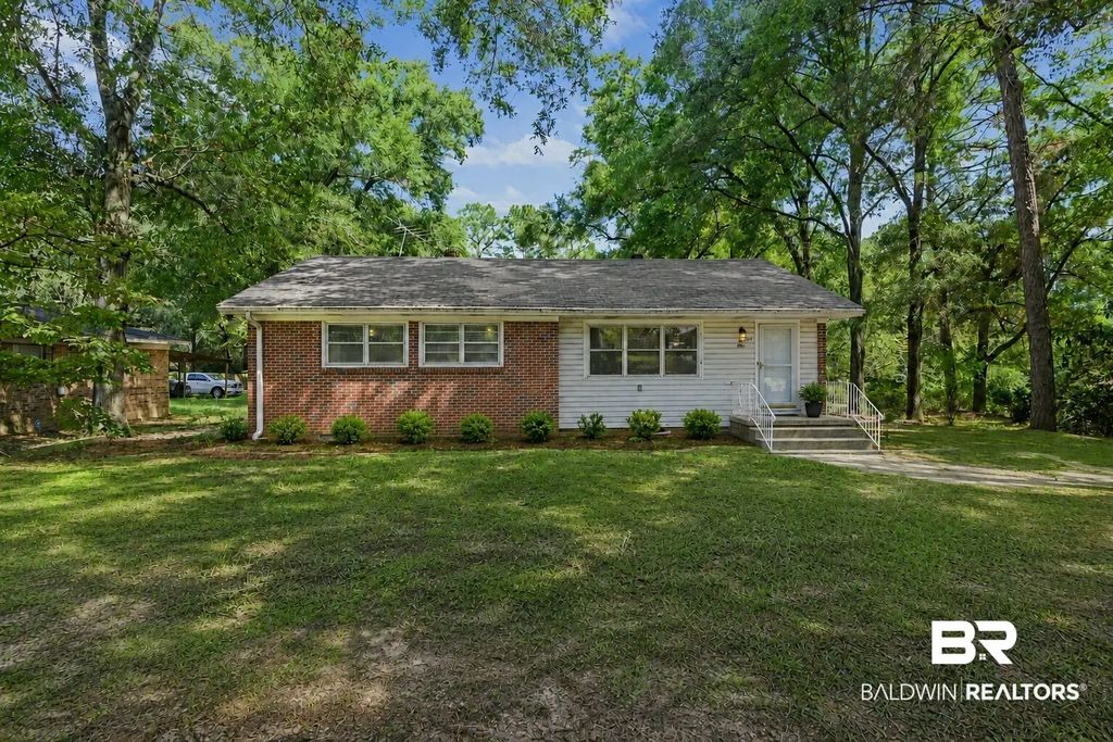 4904 Mercedes Road, Mobile