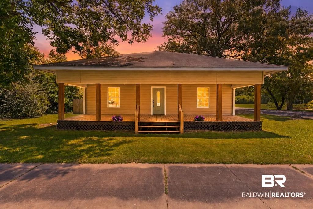211 S Presley Street, Atmore
