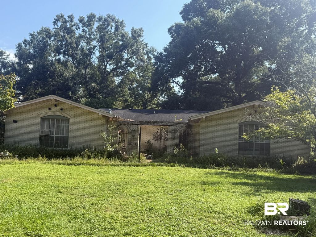 454 Vaughn Drive, Satsuma