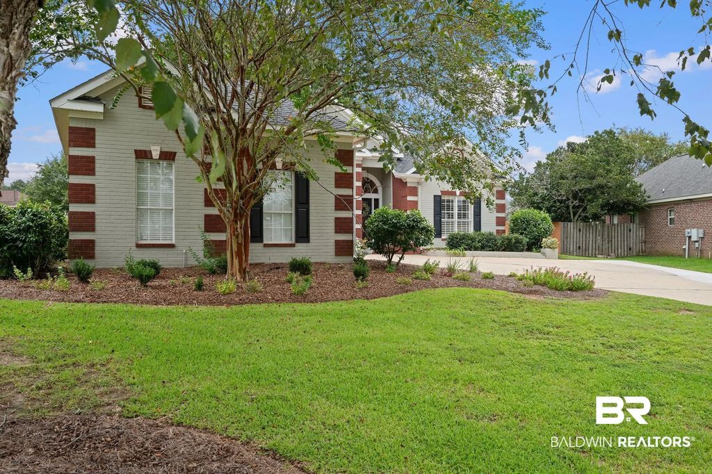 19150 Fairfax Dr, Fairhope