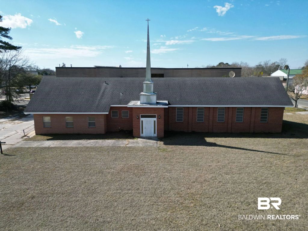 702 E Church Street, Atmore