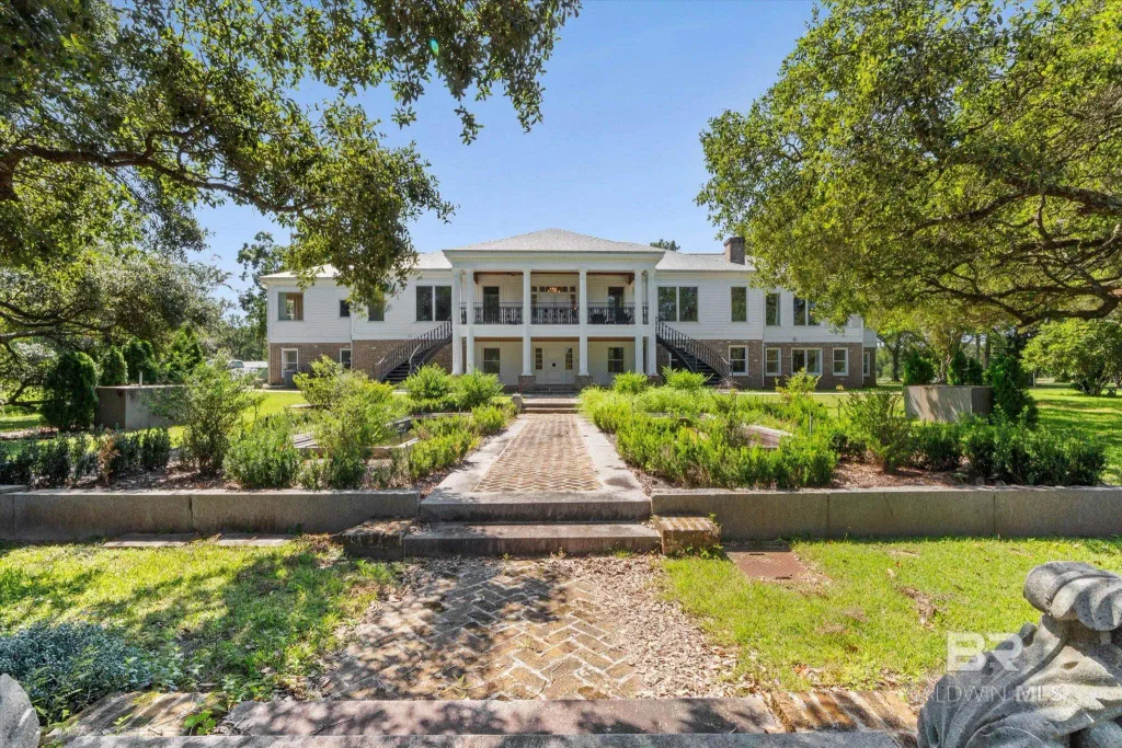 14201 Airport Boulevard, Mobile