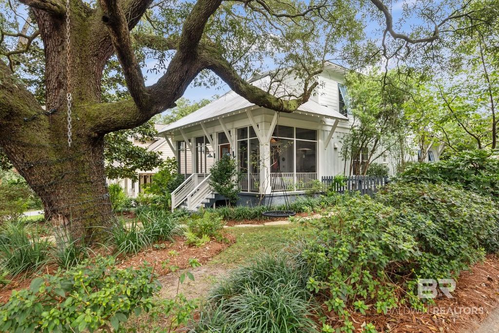 111 Pier Avenue, Fairhope