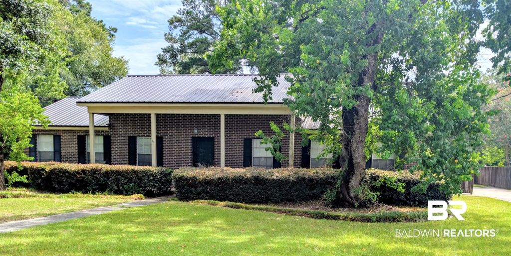 110 E Lane Avenue 110, Brewton