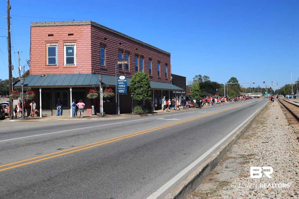 204 Belleville Avenue, Brewton