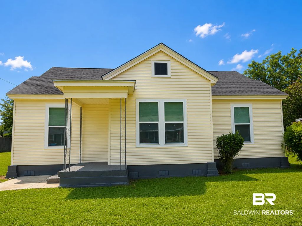 103 Forest Avenue, Atmore
