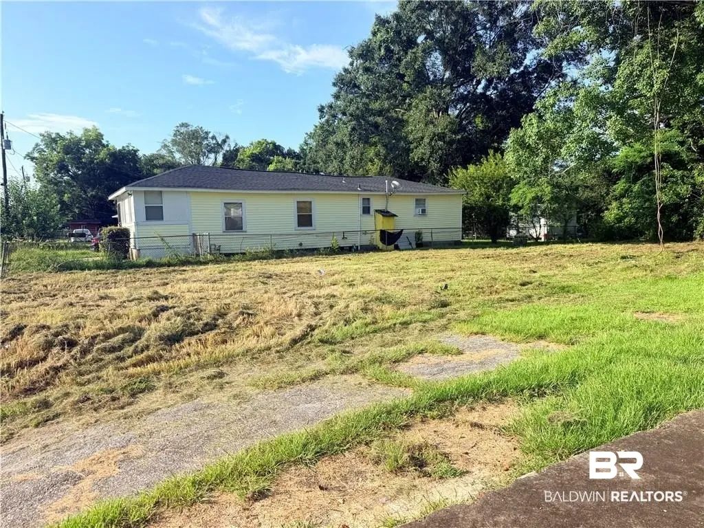 2803 S College Street, Mobile