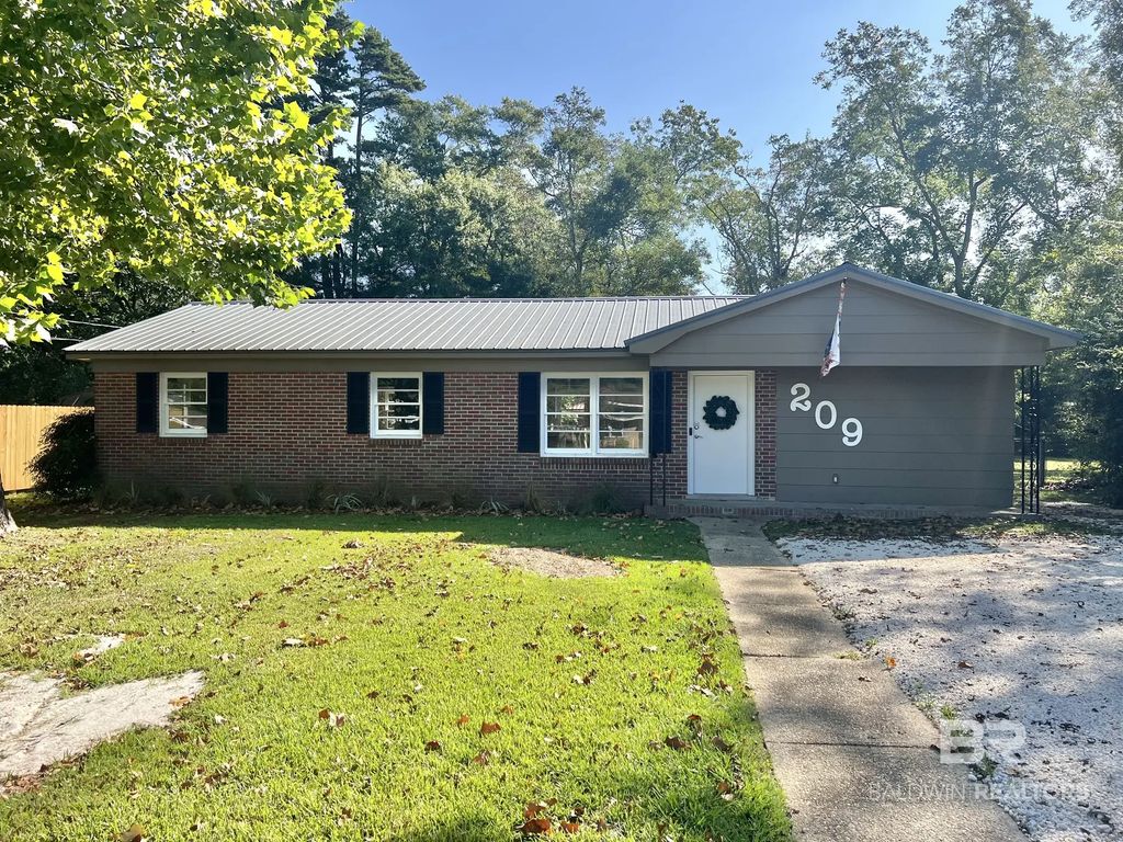 209 Greer Ave, Atmore