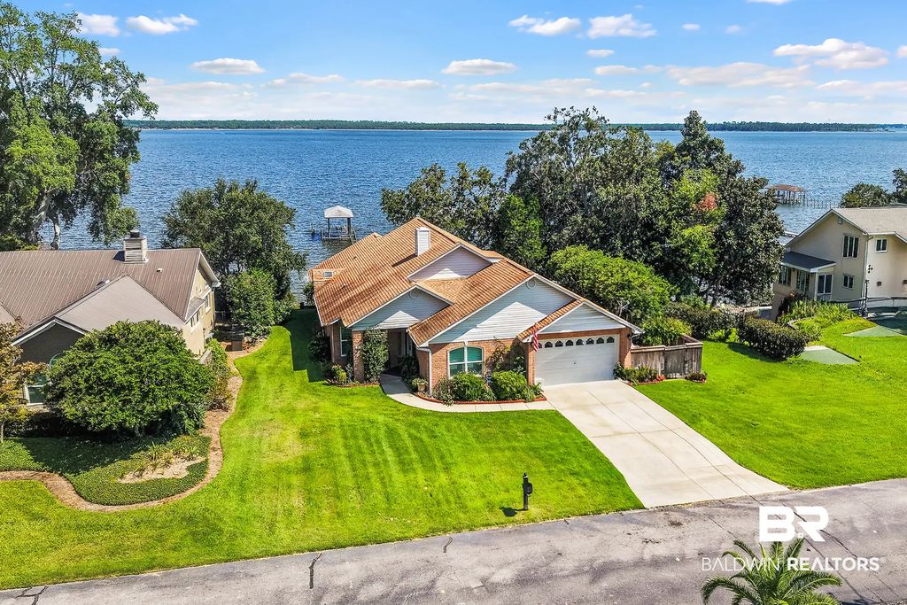 2089 Club House Drive, Lillian