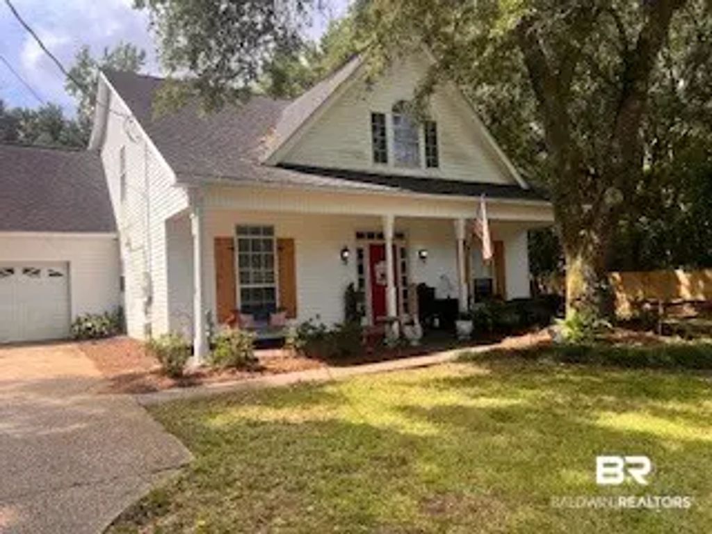 9612 State Highway 104, Fairhope