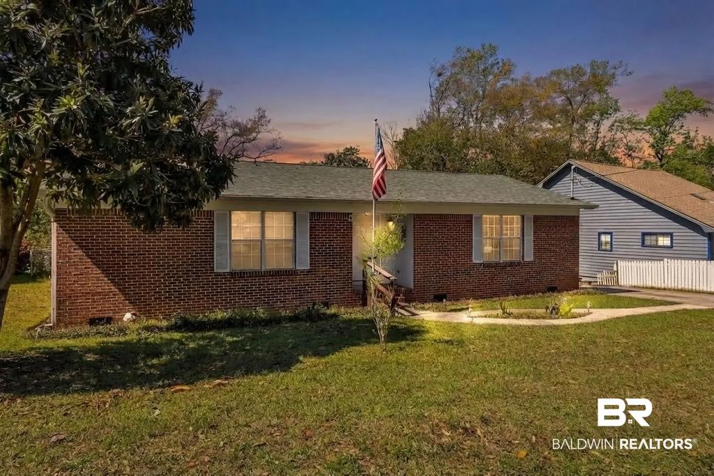 2067 Club House Drive, Lillian