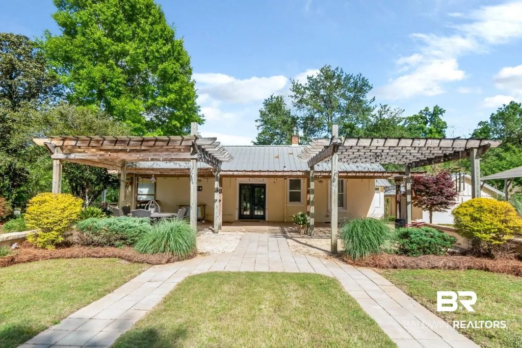 16320 Silverhill Avenue, Silverhill