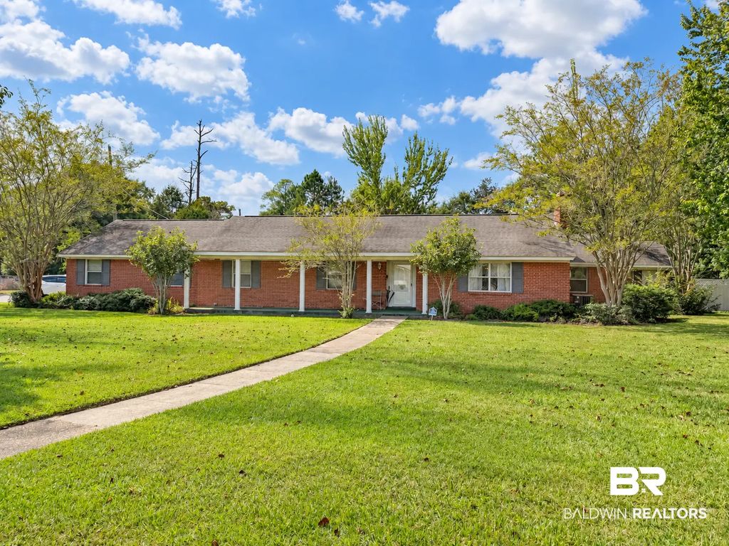 908 S Presley Street, Atmore