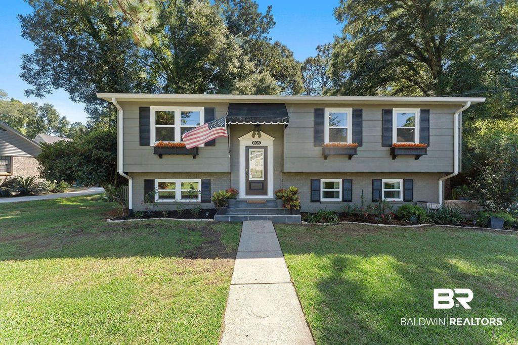 698 Cedar Avenue, Fairhope