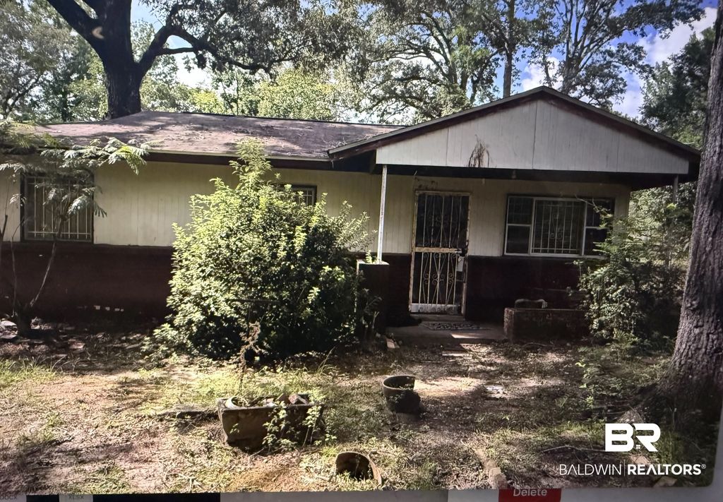 6102 Lorma Road, Mobile