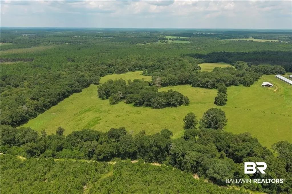 Circle R Farm Drive, Florala