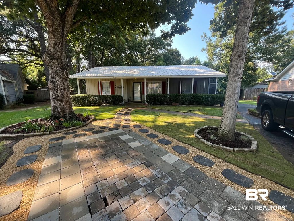 8621 Brook Lane, Fairhope