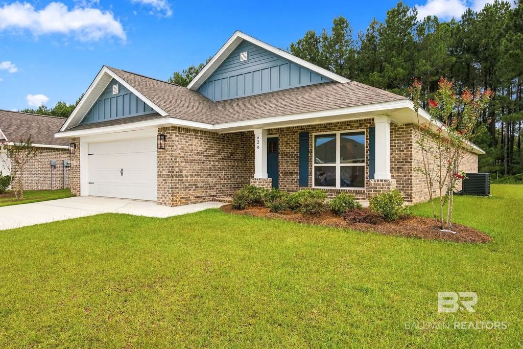 620 Mayflower Dr, Foley
