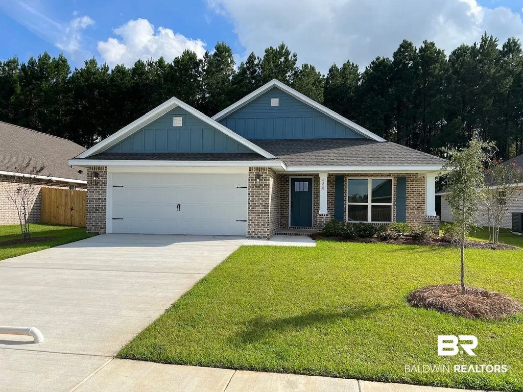 620 Mayflower Dr, Foley