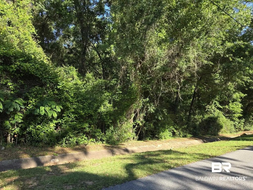 Locke Lane, Daphne