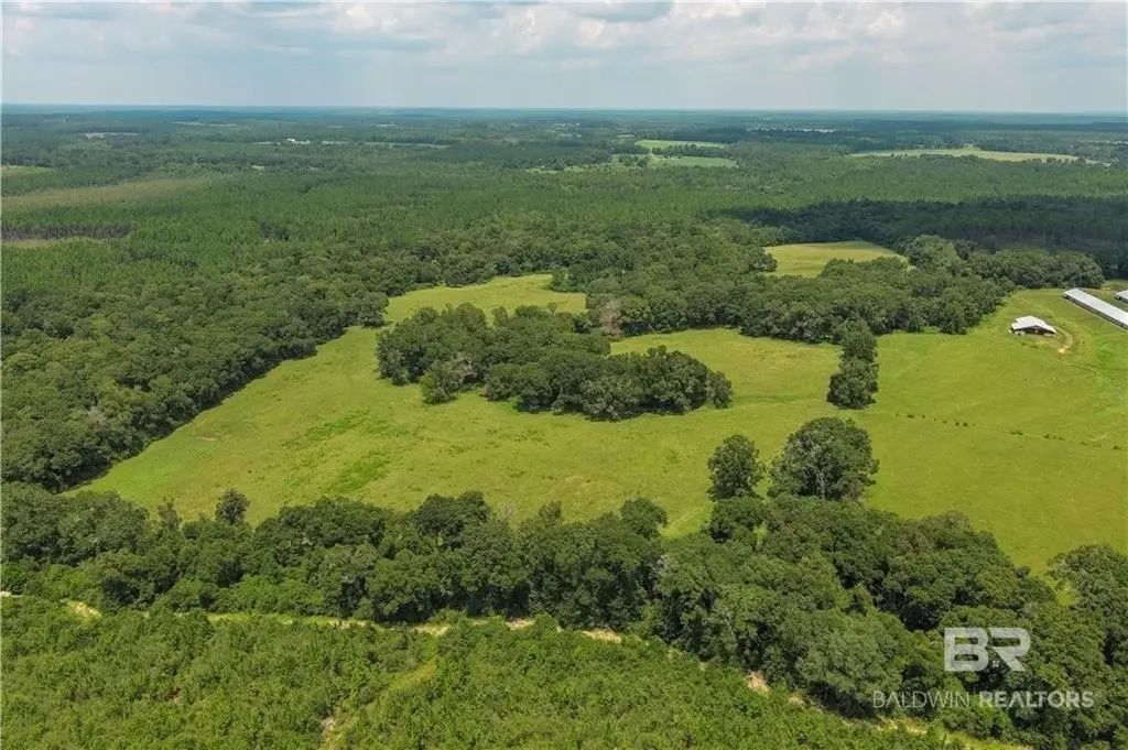 Circle R Farm Drive, Florala